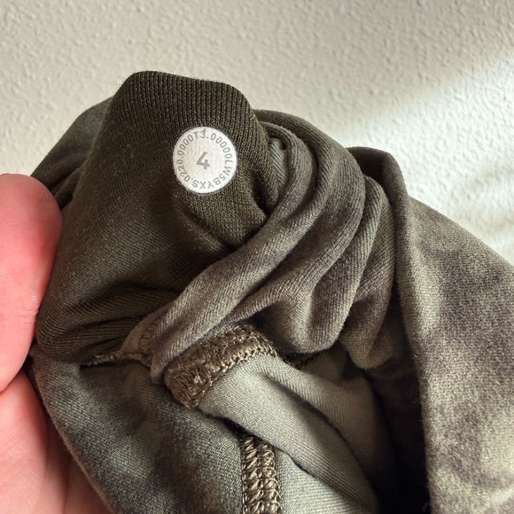 lululemon athletica Gray Patterned Leggings - Picture 4 of 6